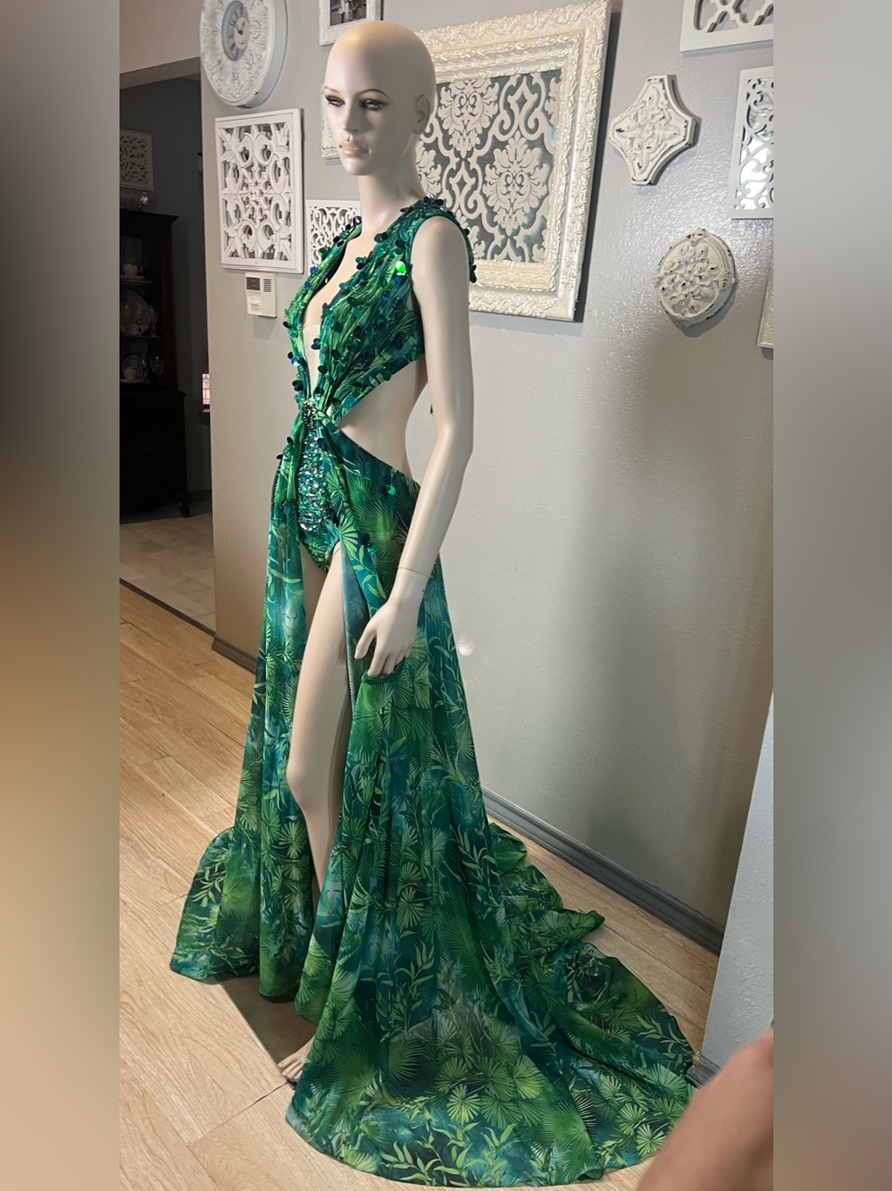 The JLO DRESS!!! Tropical Green Plunging Cutout Gown - Picture 7 of 15